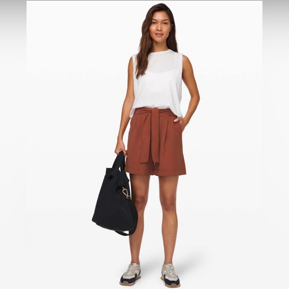Lululemon Noir Short 5.5" - rusty clay - size 6